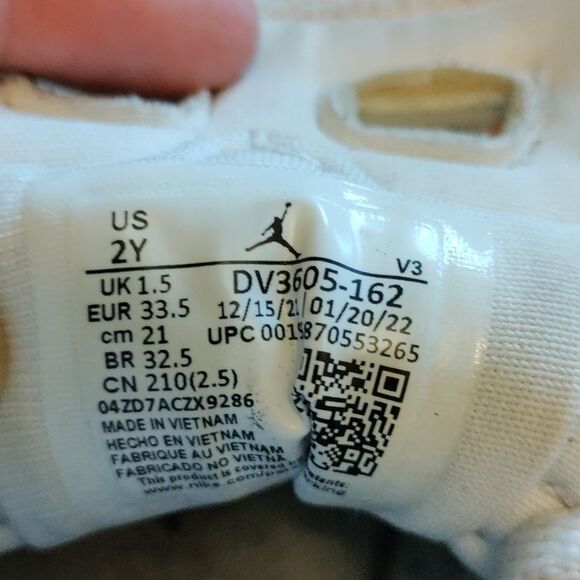 Air Jordan 6 Retro Red Oreo size 2 Youth White Red Sneakers Jordans Unisex - Picture 5 of 9